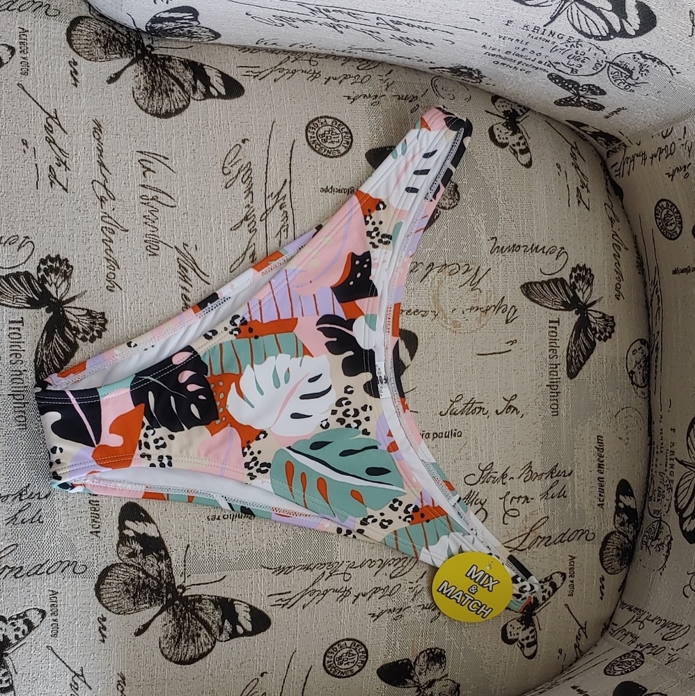 Swimwear bottoms (high cut)